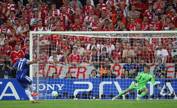 Didier Drogba of Chelsea scores the winning penalty against goalkeeper Manuel Neuer during UEFA Champions League Final between FC Bayern Muenchen and Chelsea at the Fussball Arena München on May 19, 2012 in Munich, Germany. (Photo by Alex Livesey/Getty Images)